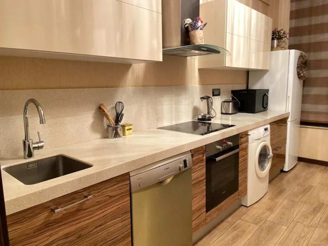 Kirayə verilir 2 otaqlı mənzil 107 m²