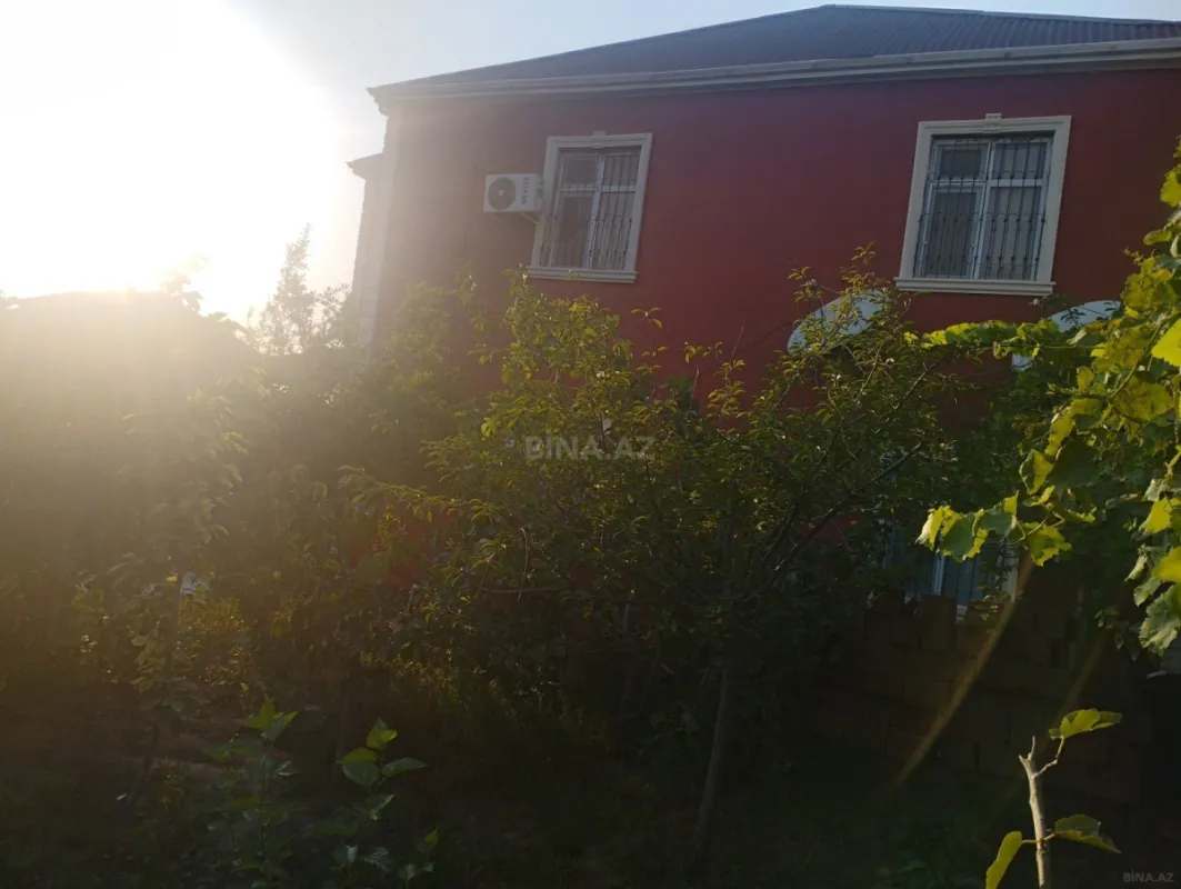 Satılır 6 otaqlı həyət evi 240 m²