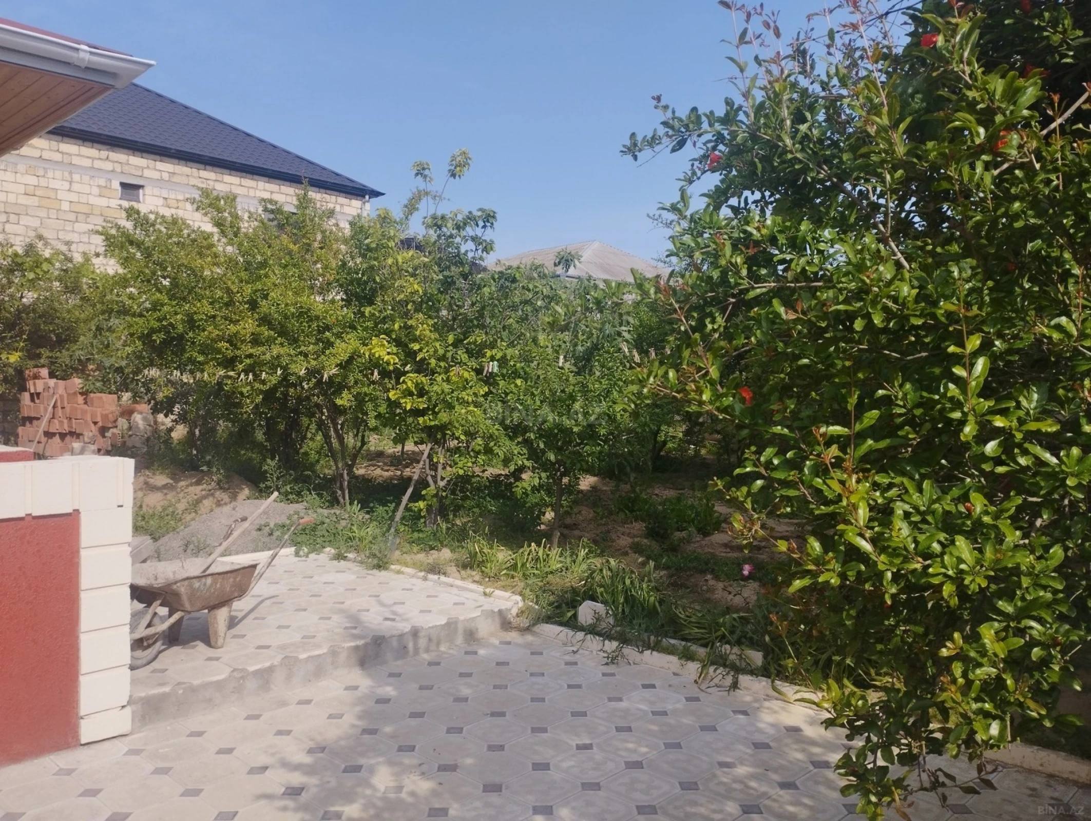 Satılır 6 otaqlı həyət evi 240 m²