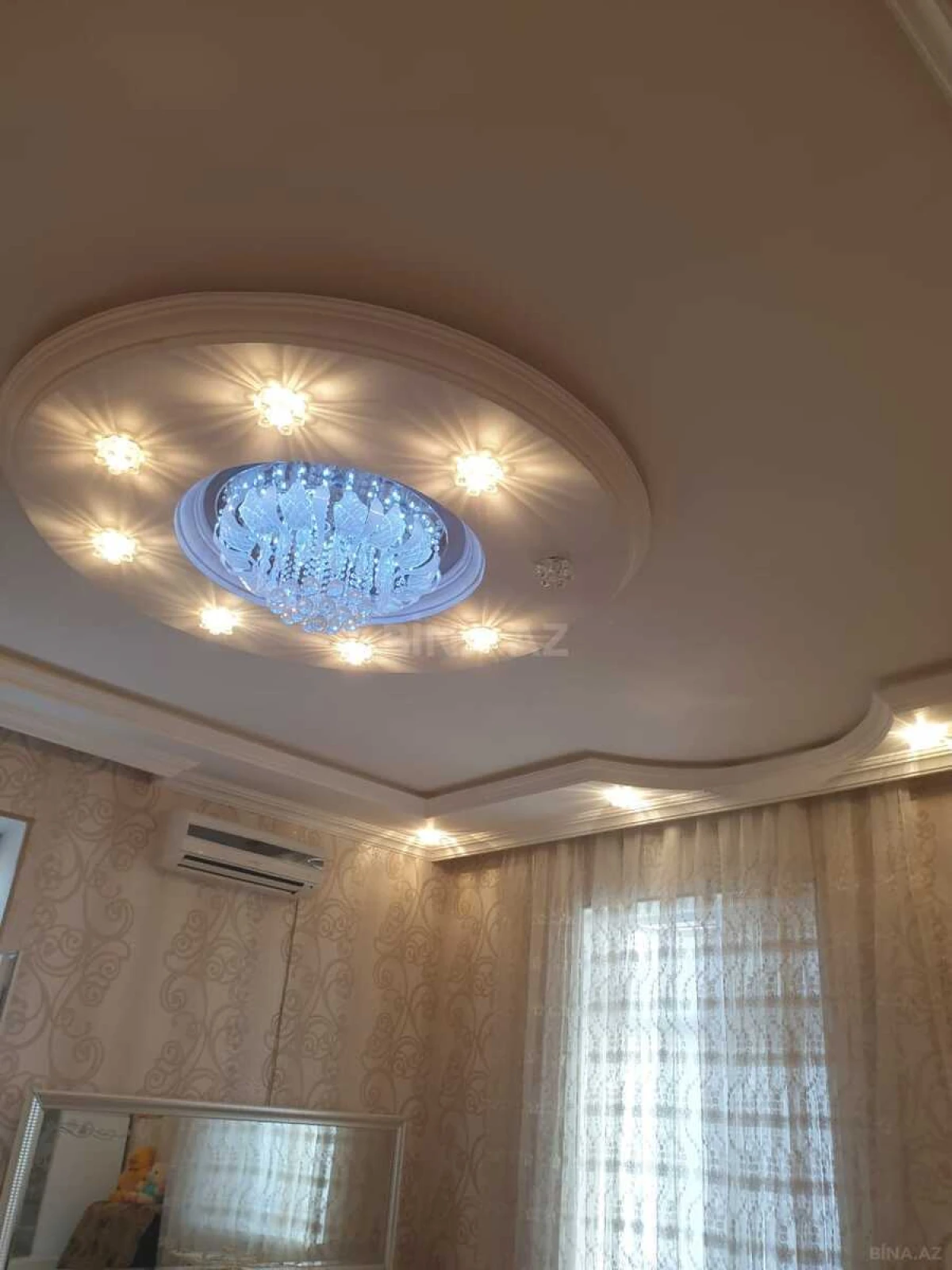 Satılır 6 otaqlı həyət evi 240 m²