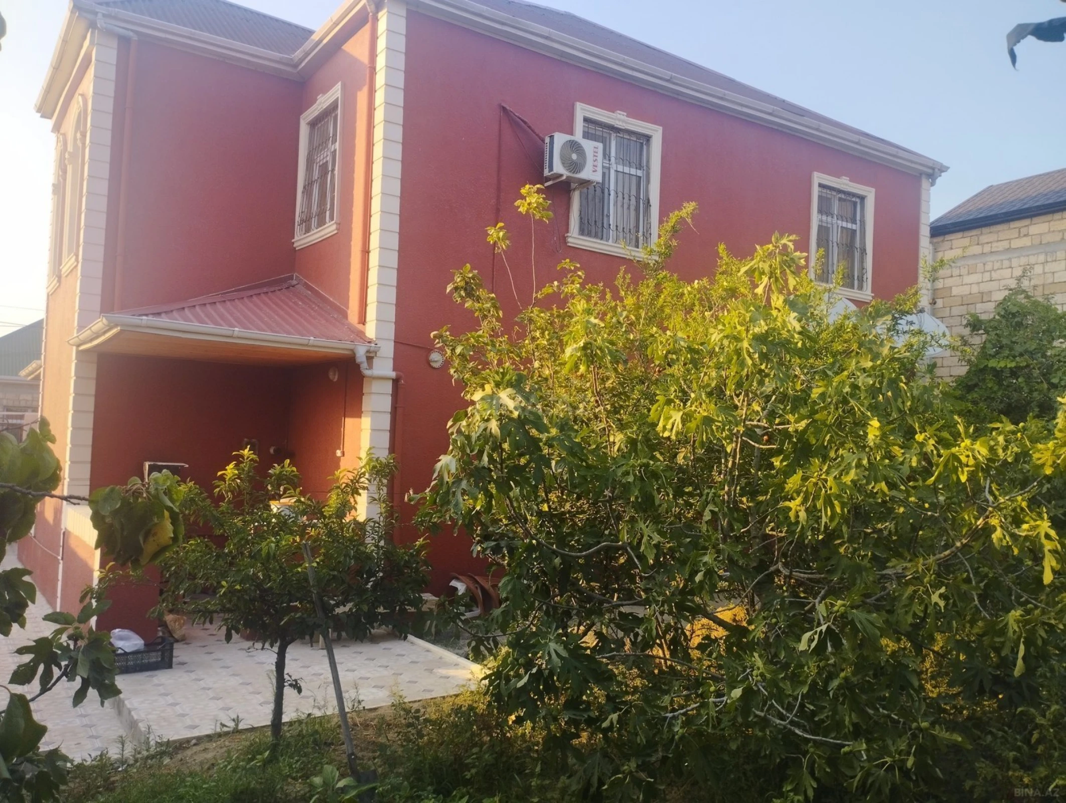 Satılır 6 otaqlı həyət evi 240 m²