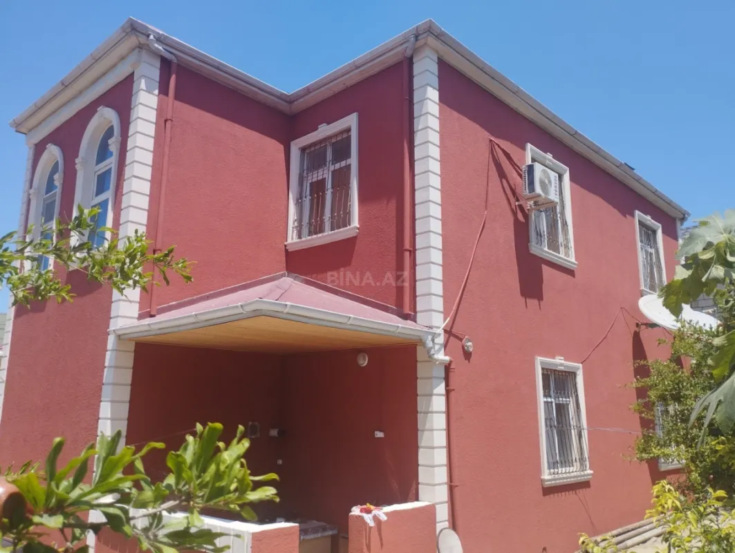 Satılır 6 otaqlı həyət evi 240 m²