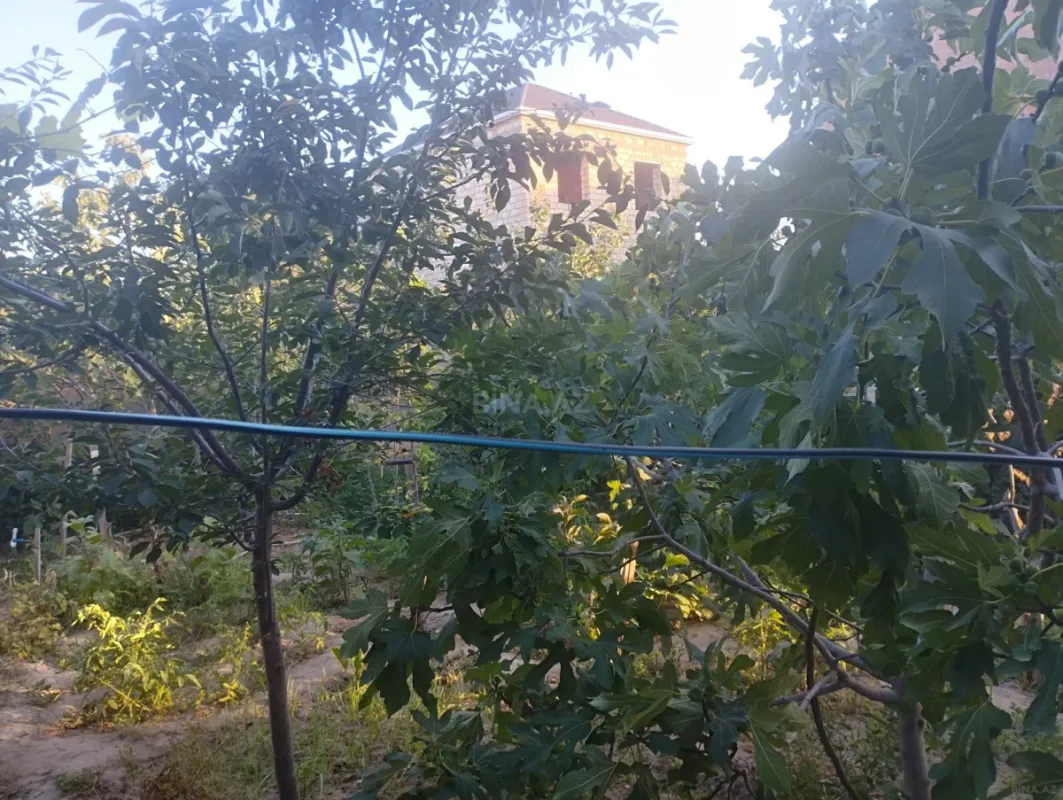 Satılır 6 otaqlı həyət evi 240 m²