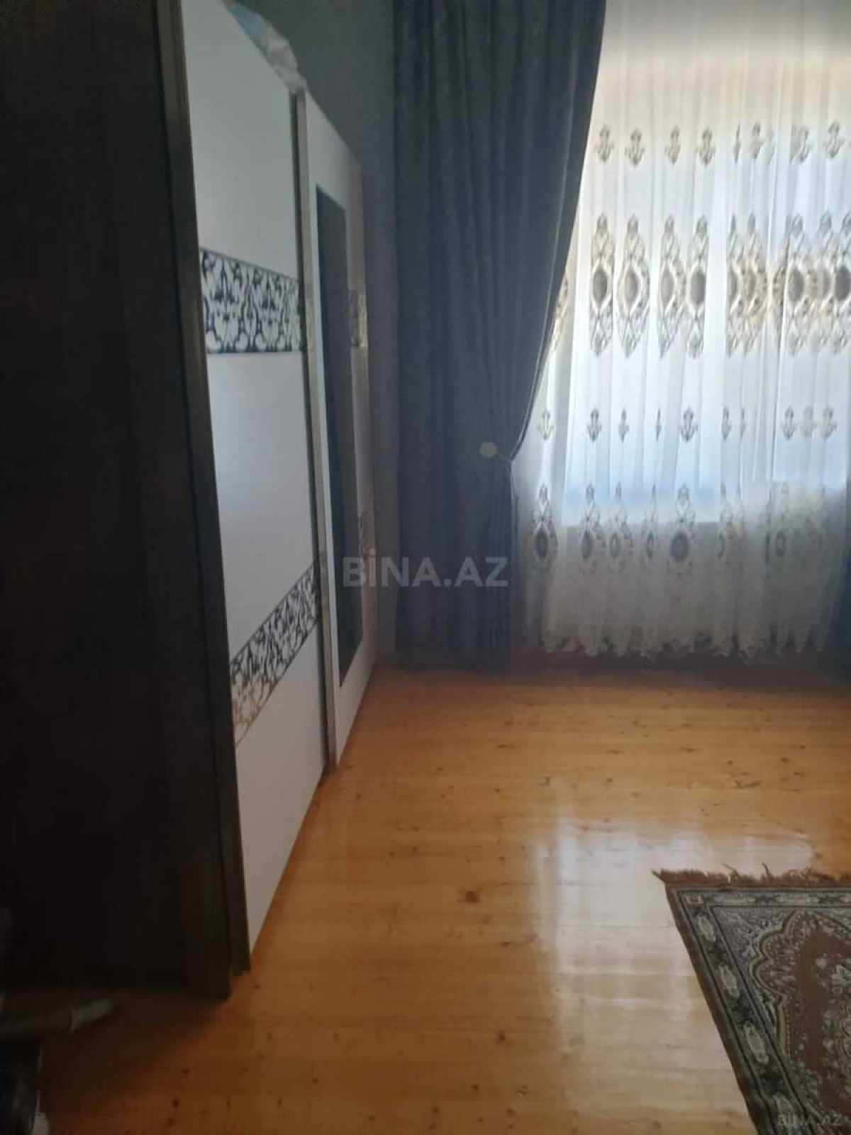 Satılır 6 otaqlı həyət evi 240 m²
