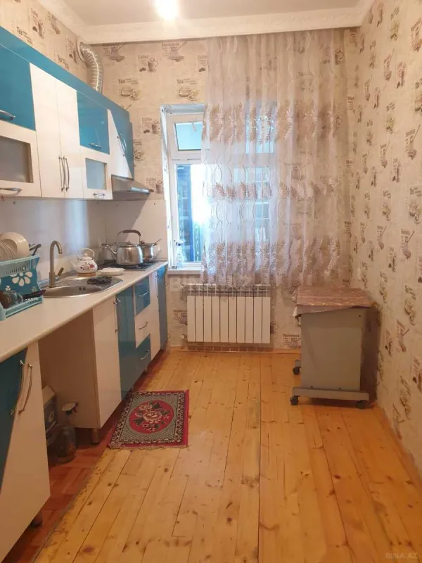 Satılır 6 otaqlı həyət evi 240 m²