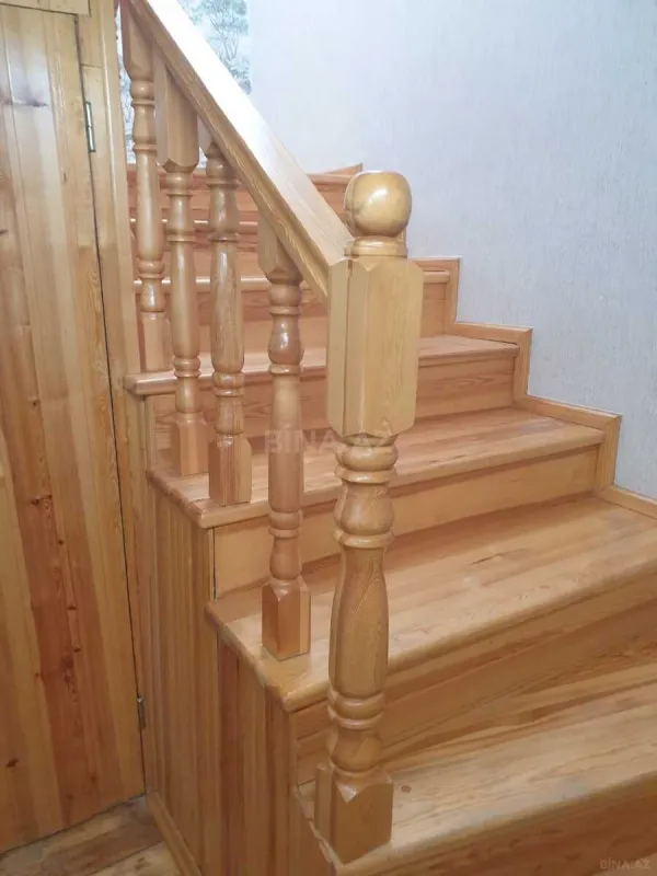 Satılır 6 otaqlı həyət evi 240 m²