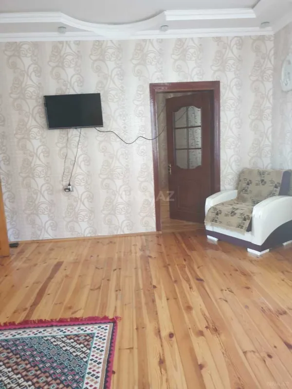 Satılır 6 otaqlı həyət evi 240 m²