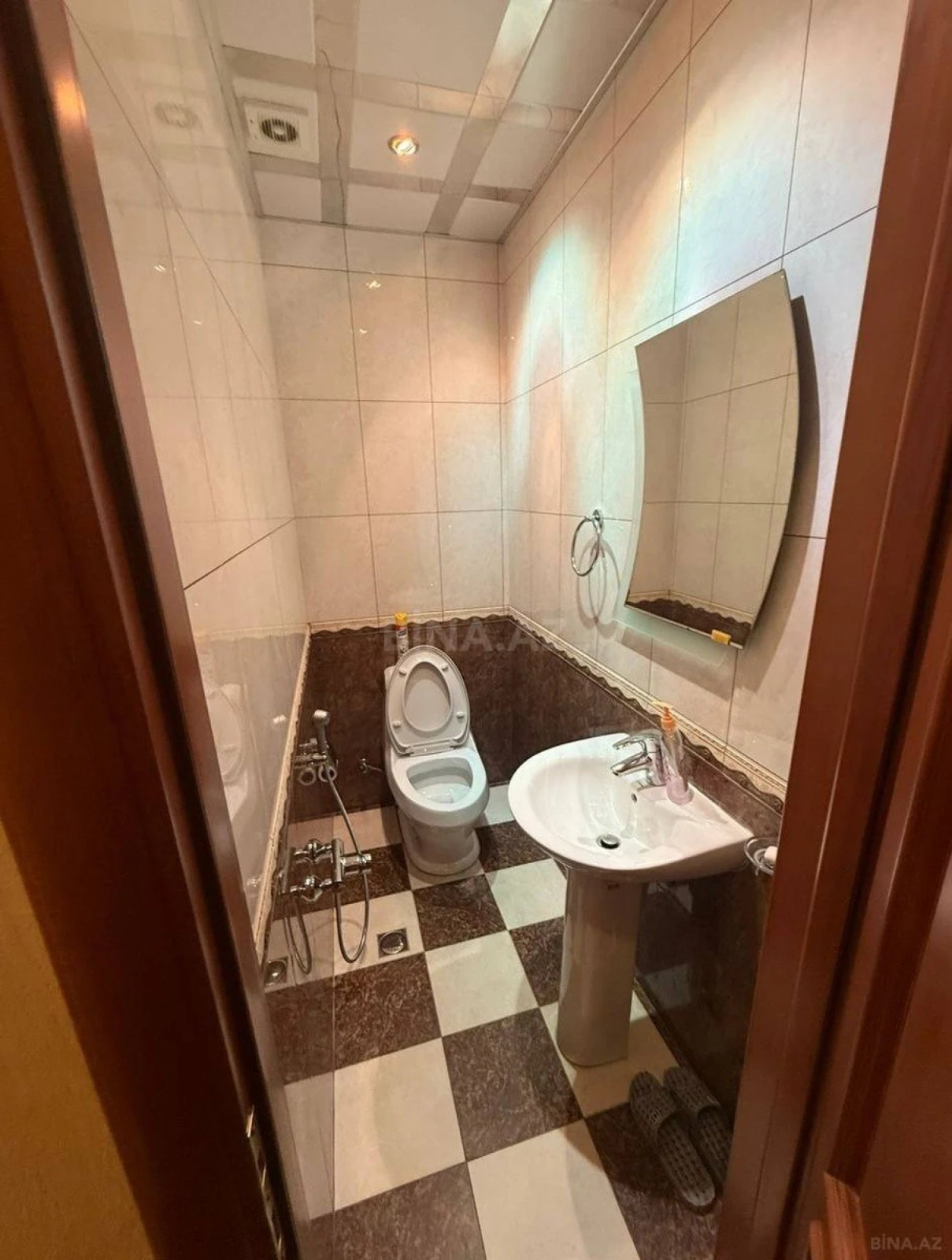 Satılır 2 otaqlı mənzil 108 m²