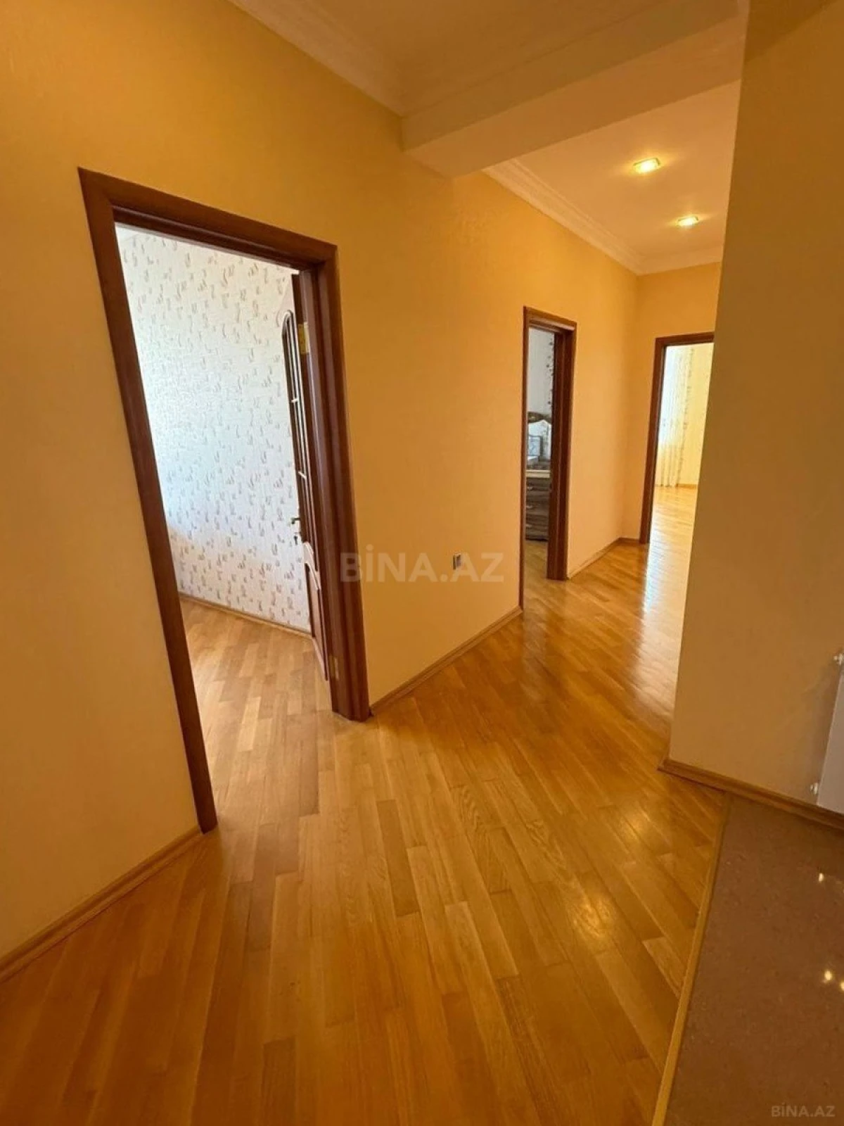 Satılır 2 otaqlı mənzil 108 m²