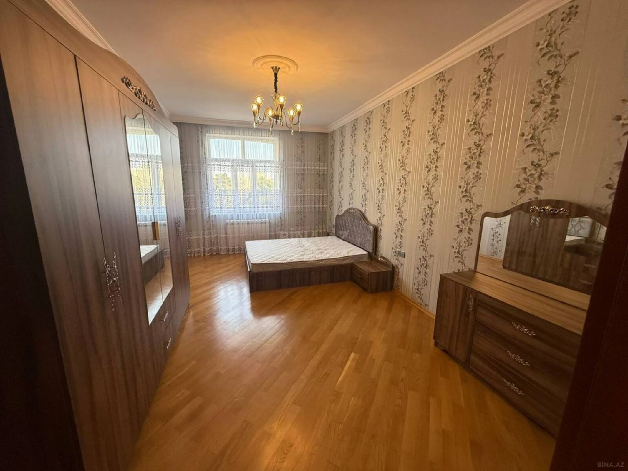 Satılır 2 otaqlı mənzil 108 m²