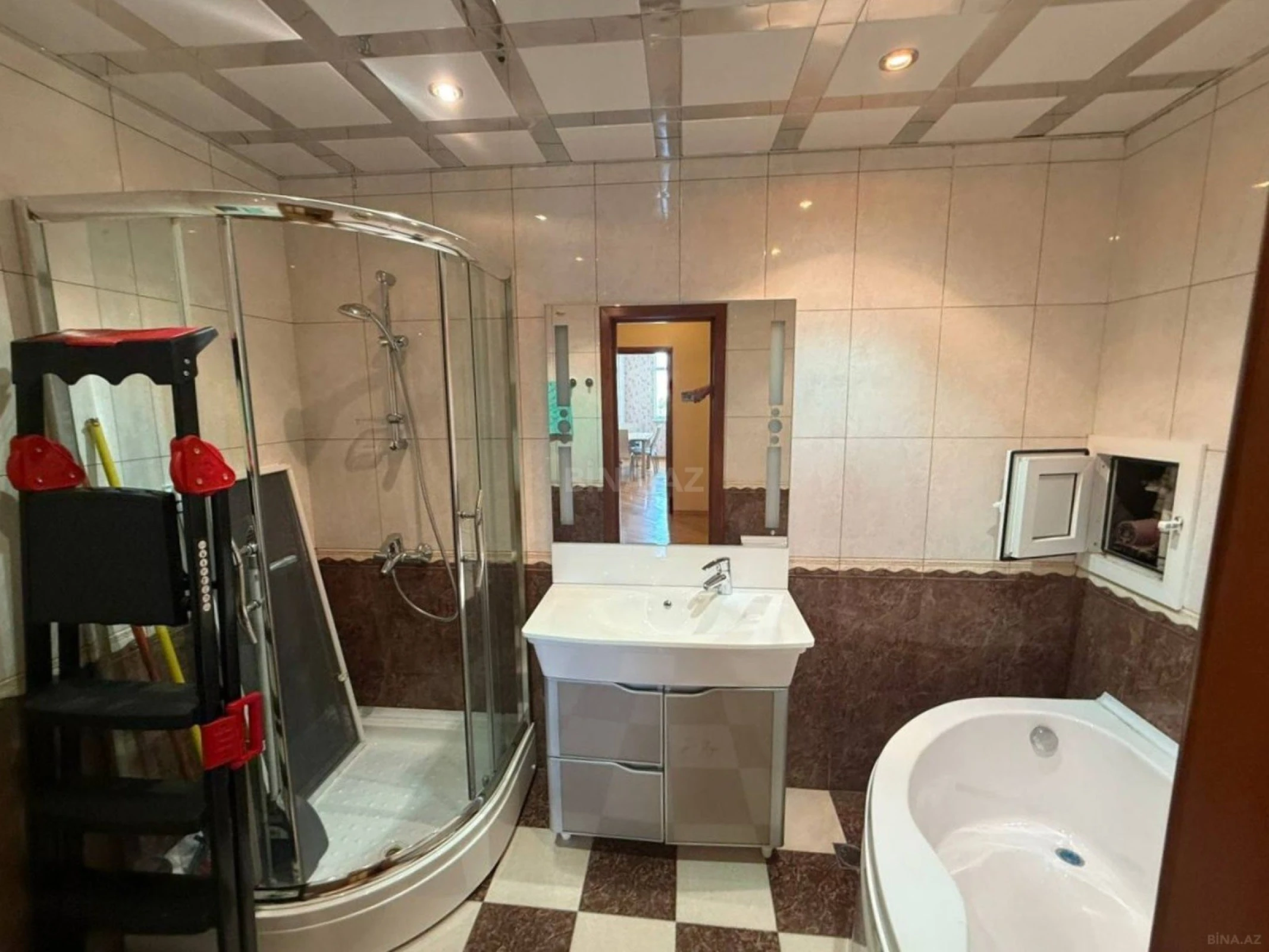 Satılır 2 otaqlı mənzil 108 m²
