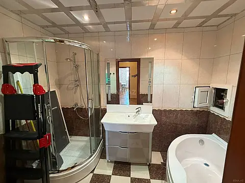 Satılır 2 otaqlı mənzil 108 m²
