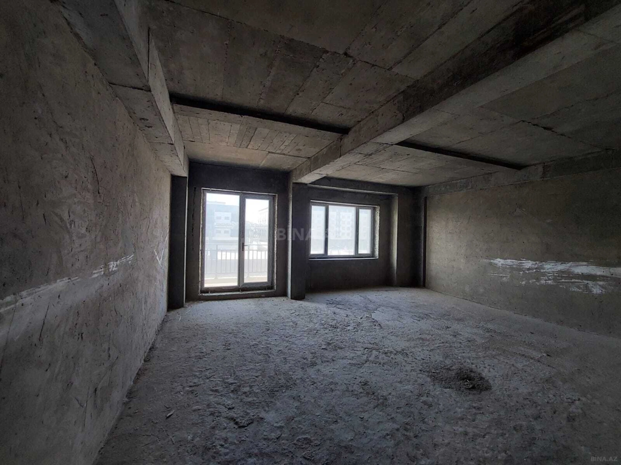 Satılır 3 otaqlı mənzil 121 m²