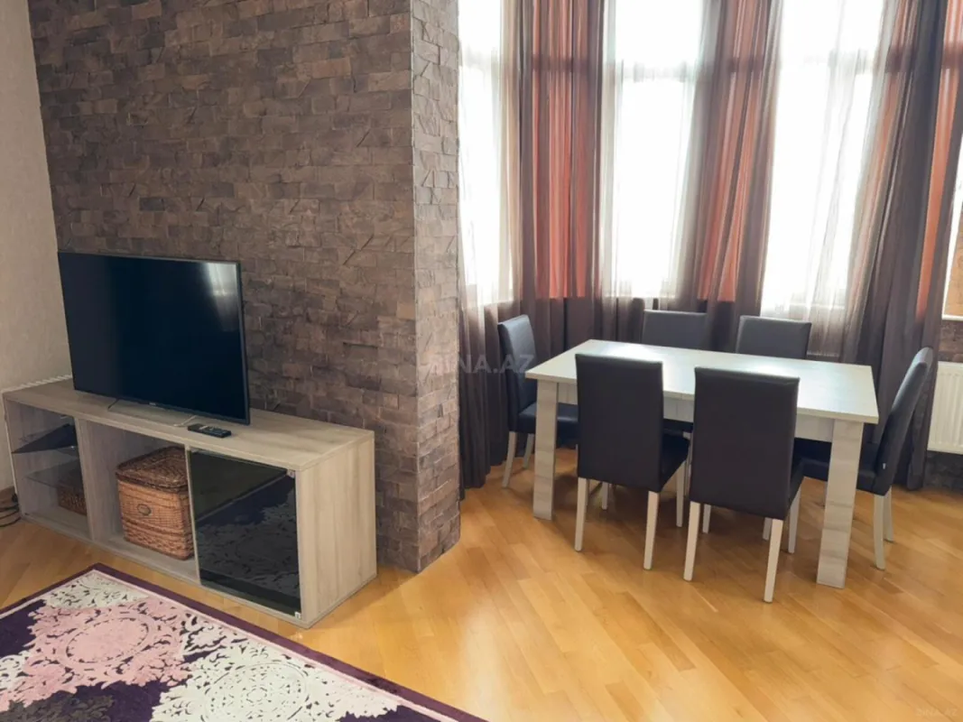 Satılır 2 otaqlı mənzil 93 m²