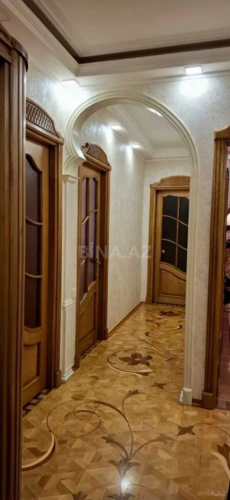 Satılır 5 otaqlı mənzil 140 m²