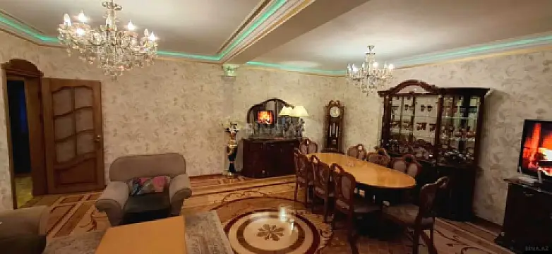 Satılır 5 otaqlı mənzil 140 m²