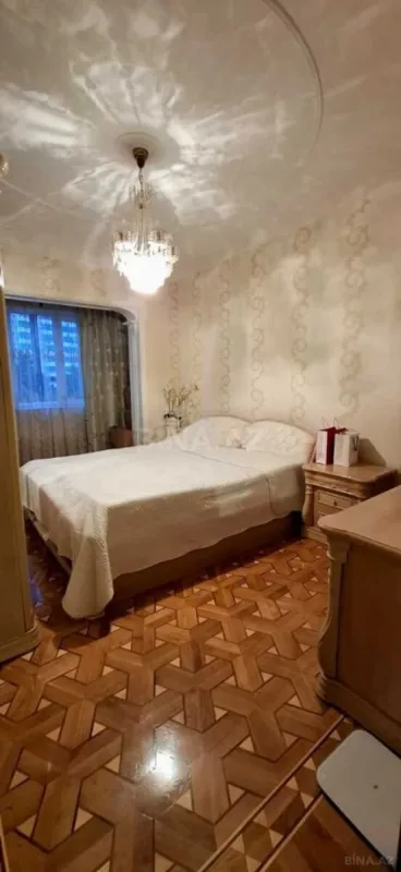 Satılır 5 otaqlı mənzil 140 m²