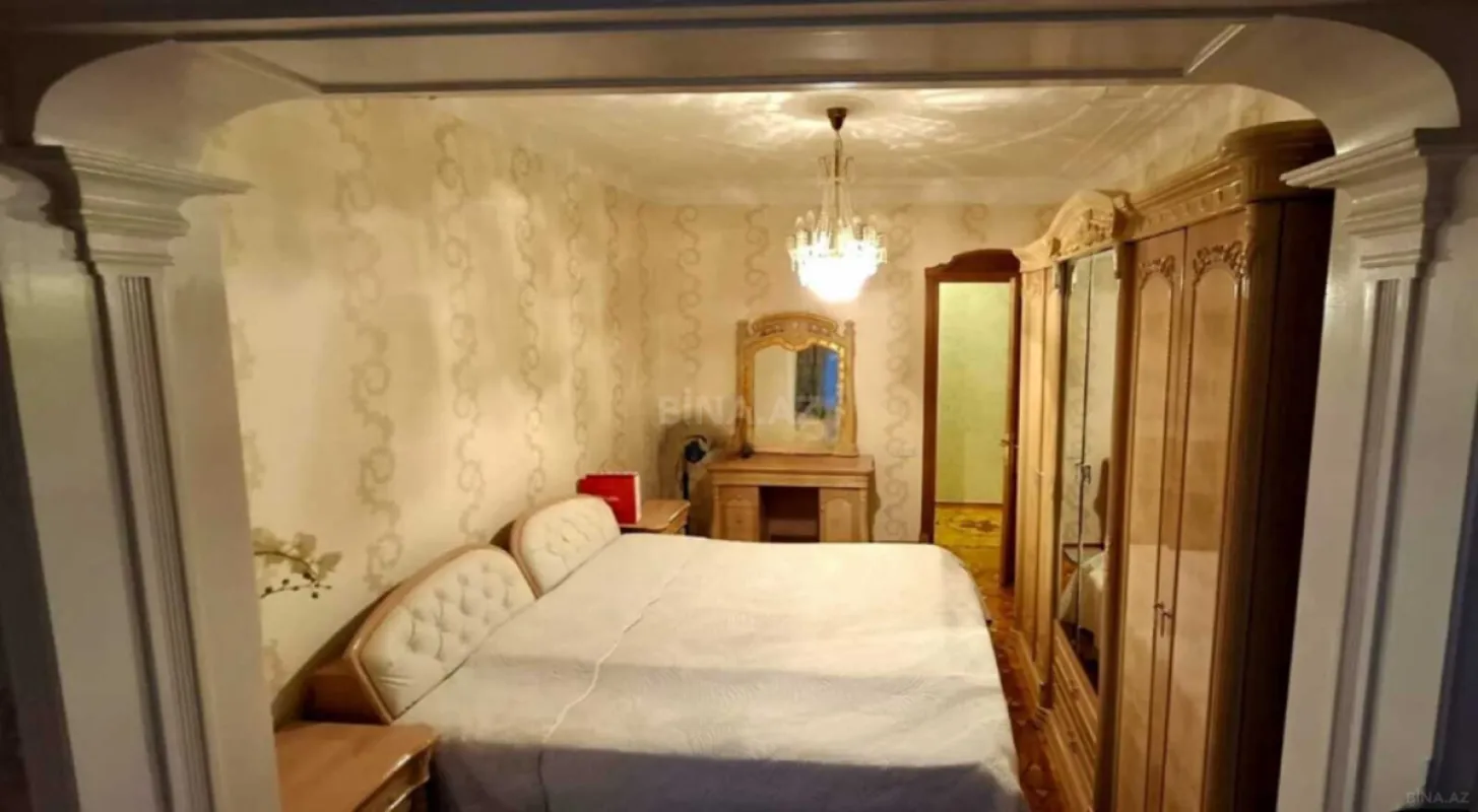 Satılır 5 otaqlı mənzil 140 m²