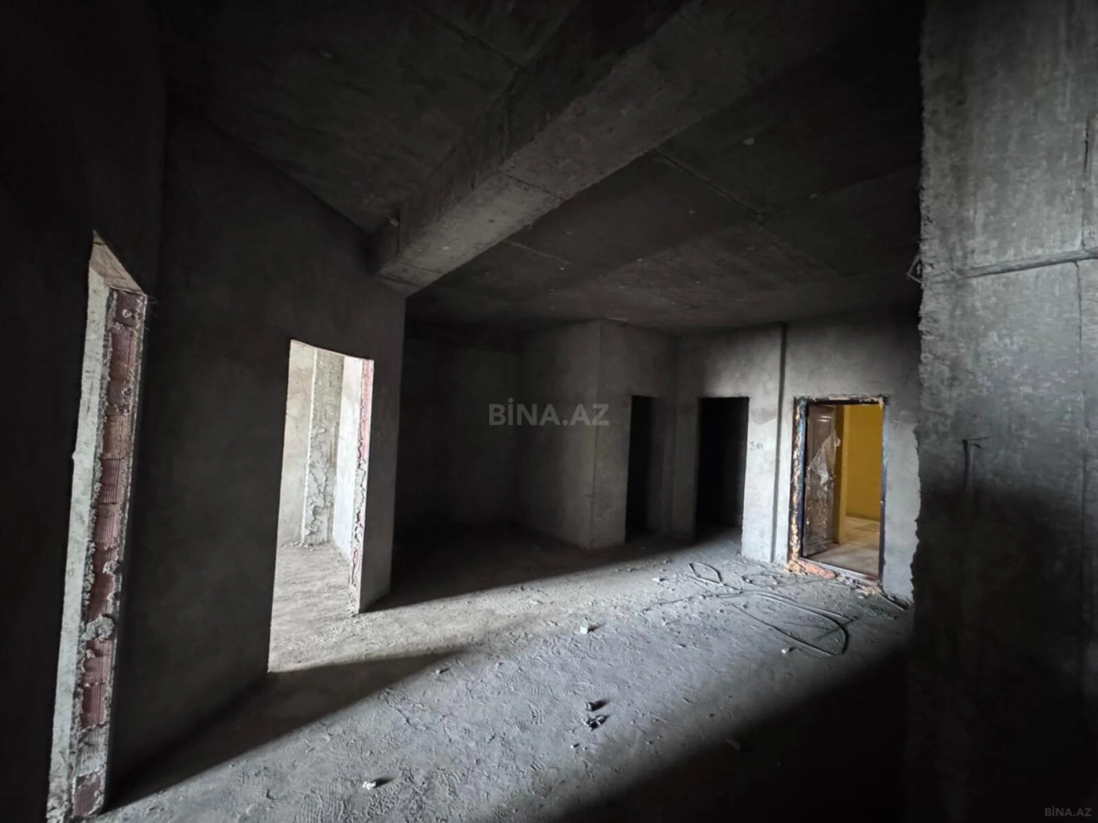 Satılır 3 otaqlı mənzil 122 m²