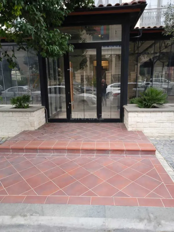 Kirayə verilir obyekt 611 m²