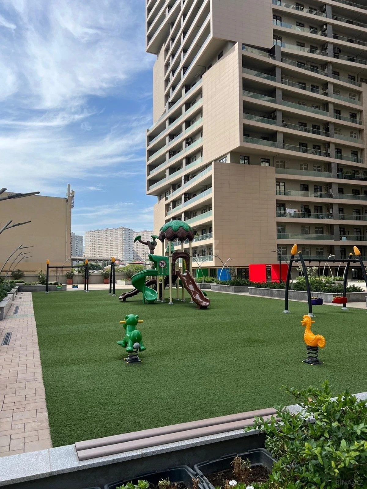 Satılır 3 otaqlı mənzil 148 m²