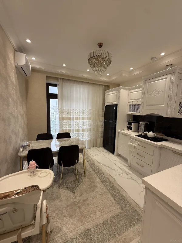 Satılır 3 otaqlı mənzil 148 m²