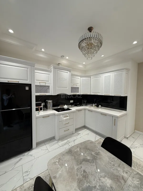 Satılır 3 otaqlı mənzil 148 m²