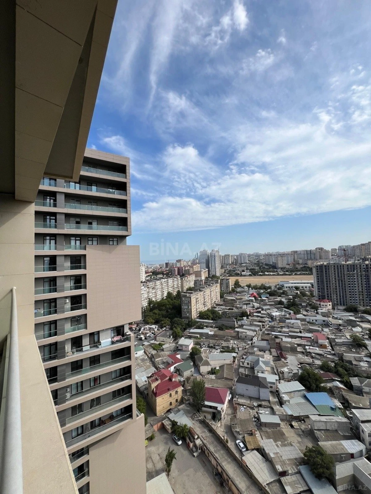 Satılır 3 otaqlı mənzil 148 m²