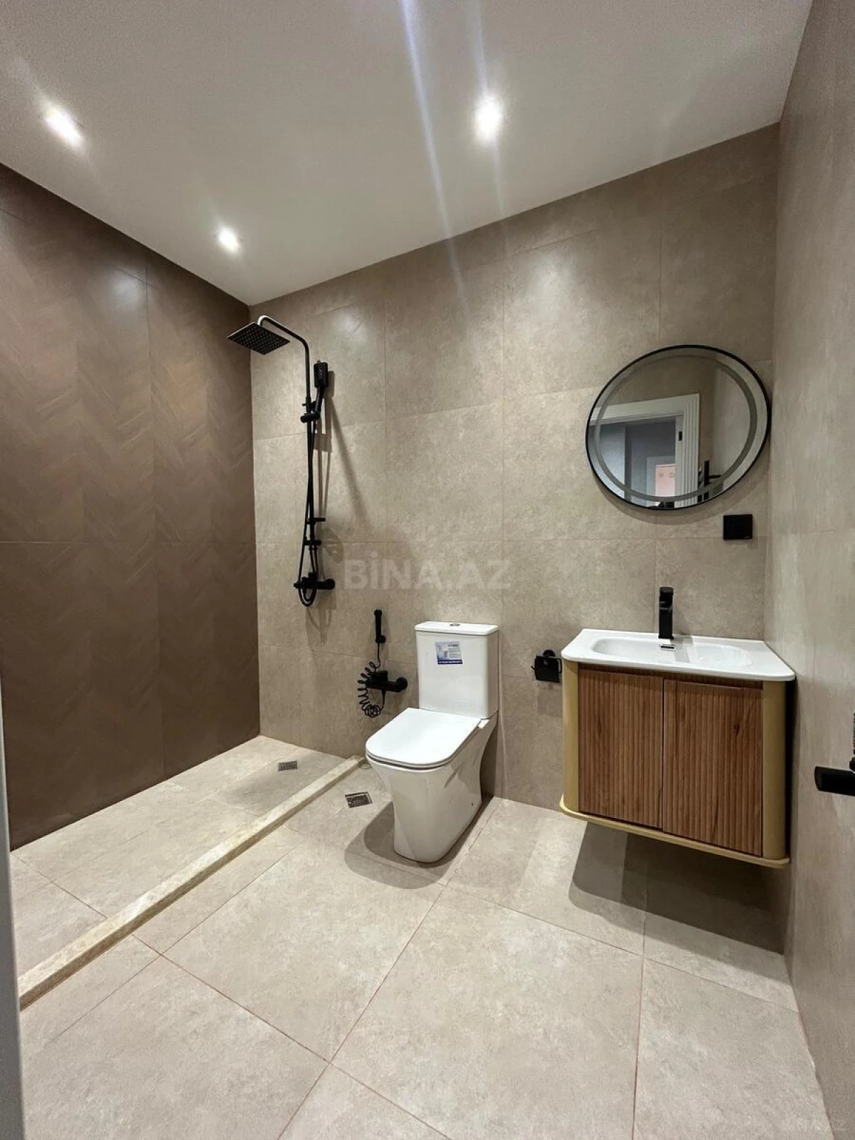 Satılır 2 otaqlı mənzil 62 m²