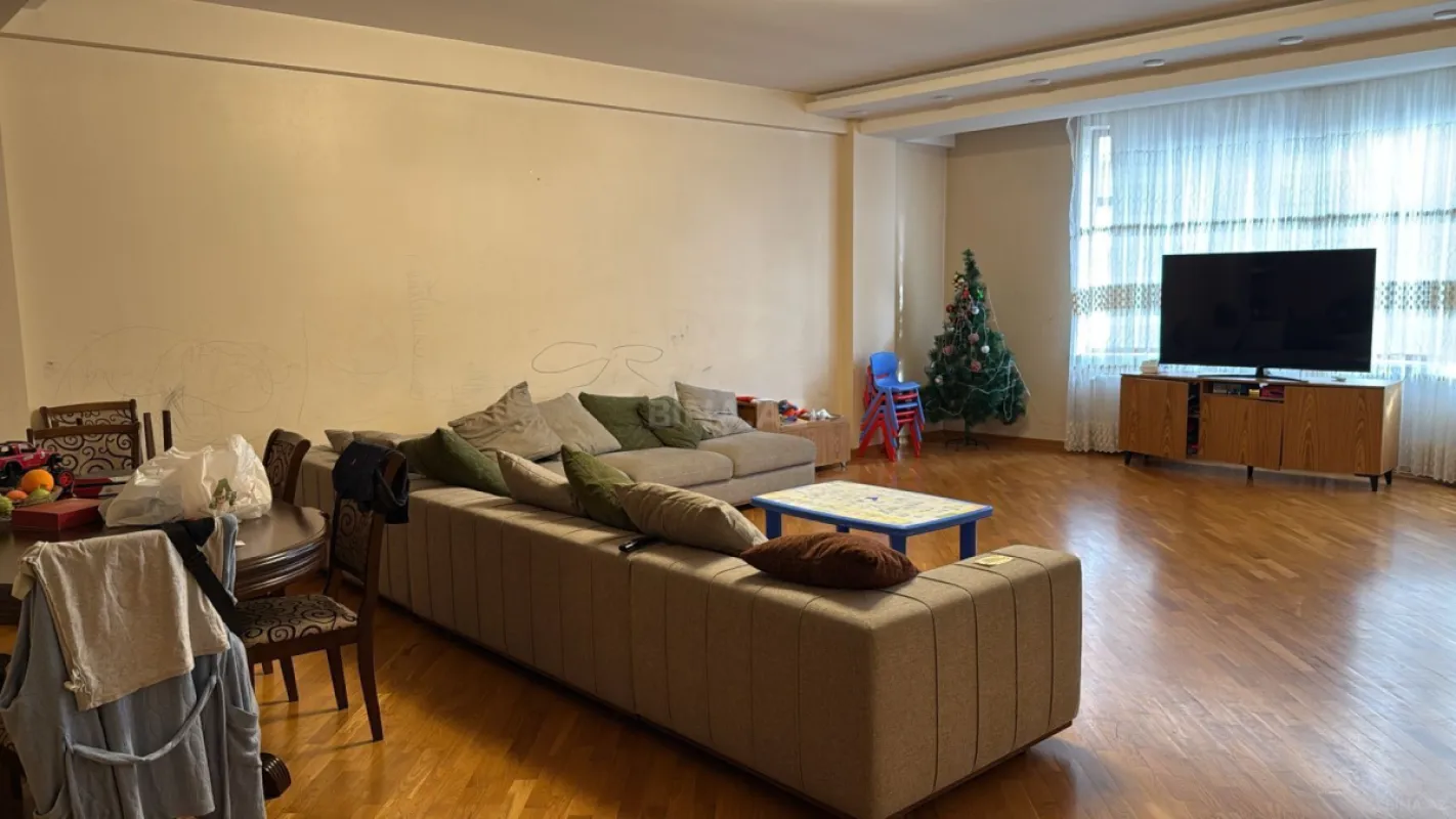 Satılır 3 otaqlı mənzil 170 m²