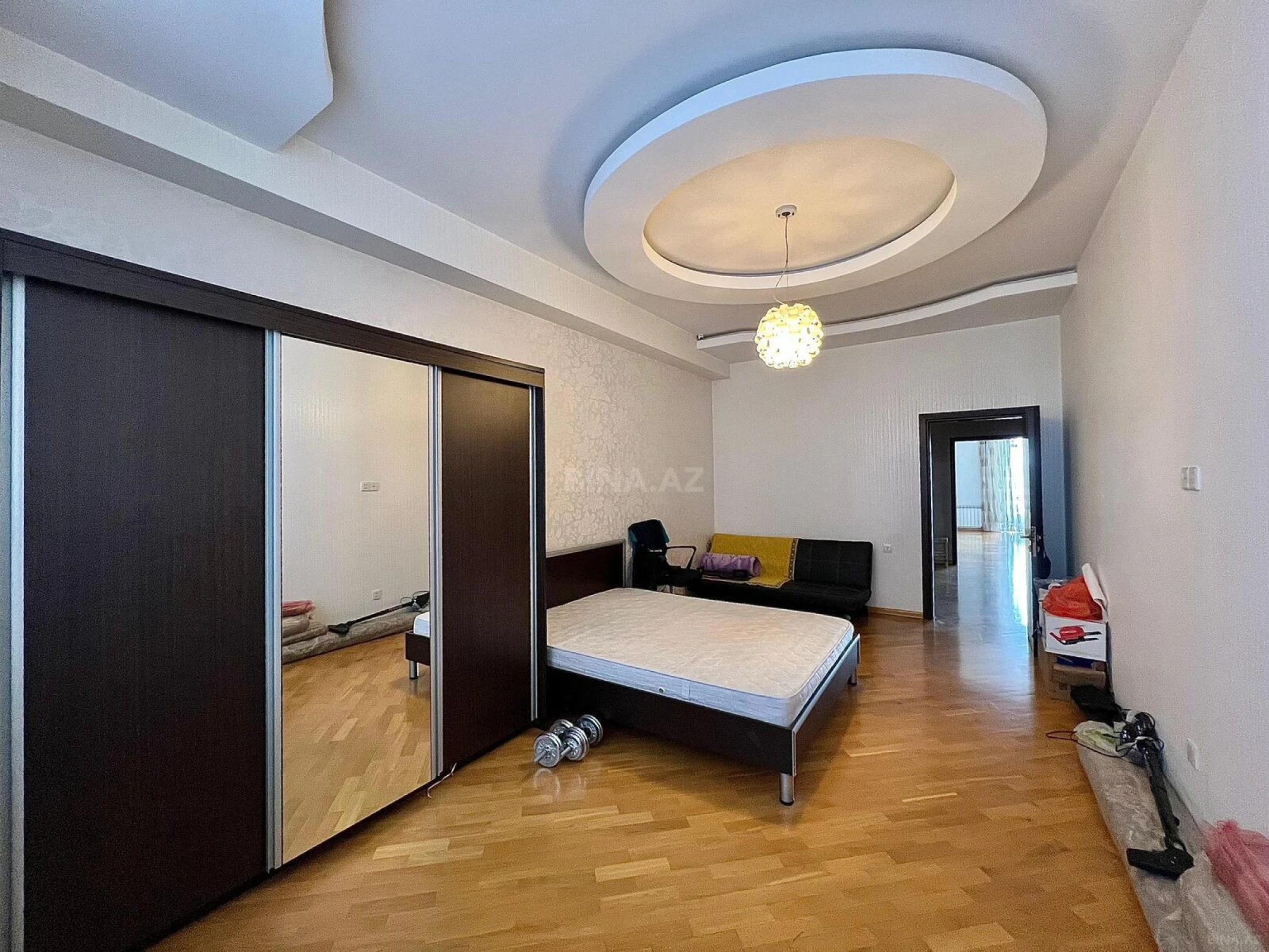 Satılır 3 otaqlı mənzil 140 m²