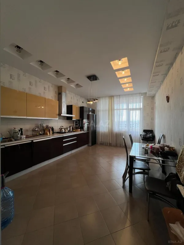 Satılır 3 otaqlı mənzil 140 m²