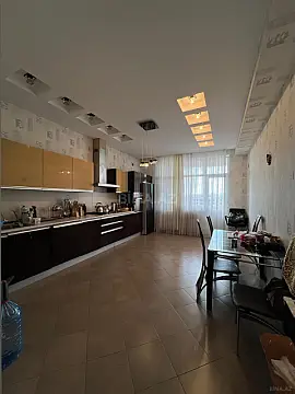 Satılır 3 otaqlı mənzil 140 m²