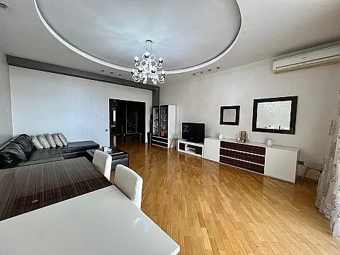 Satılır 3 otaqlı mənzil 140 m²