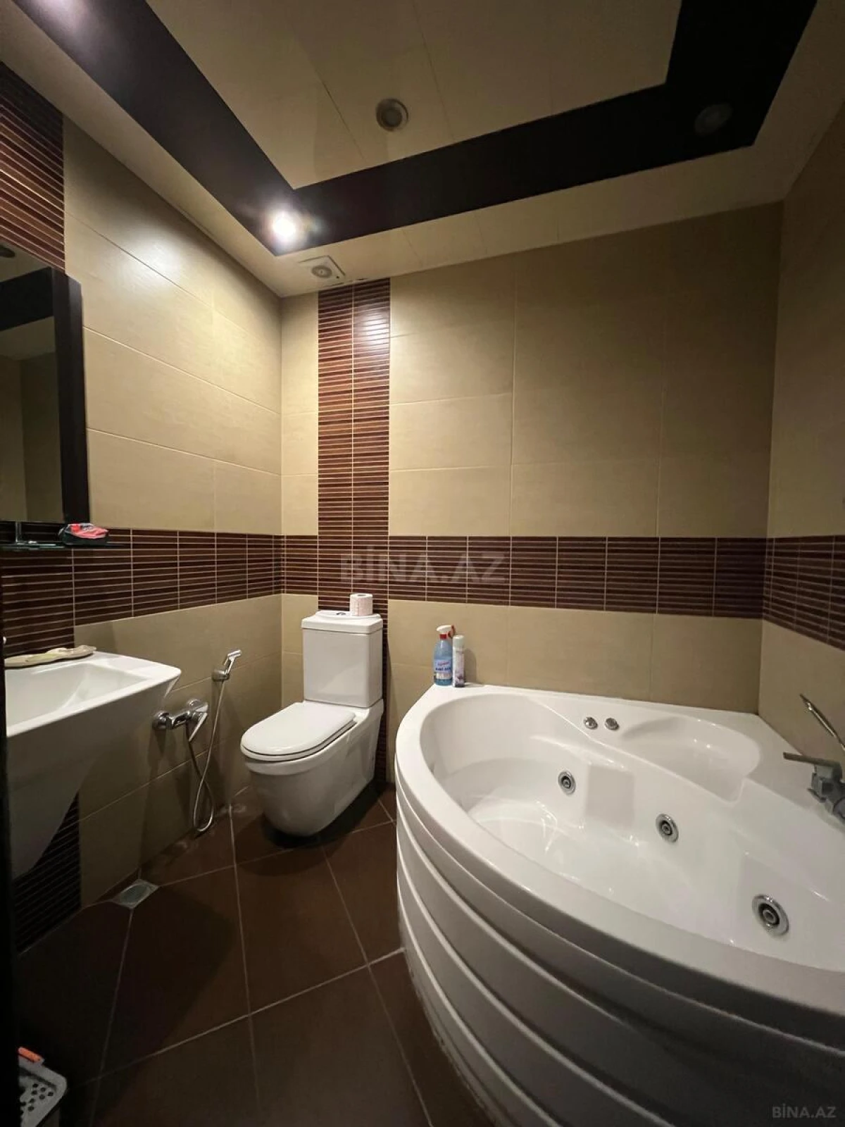 Satılır 3 otaqlı mənzil 140 m²