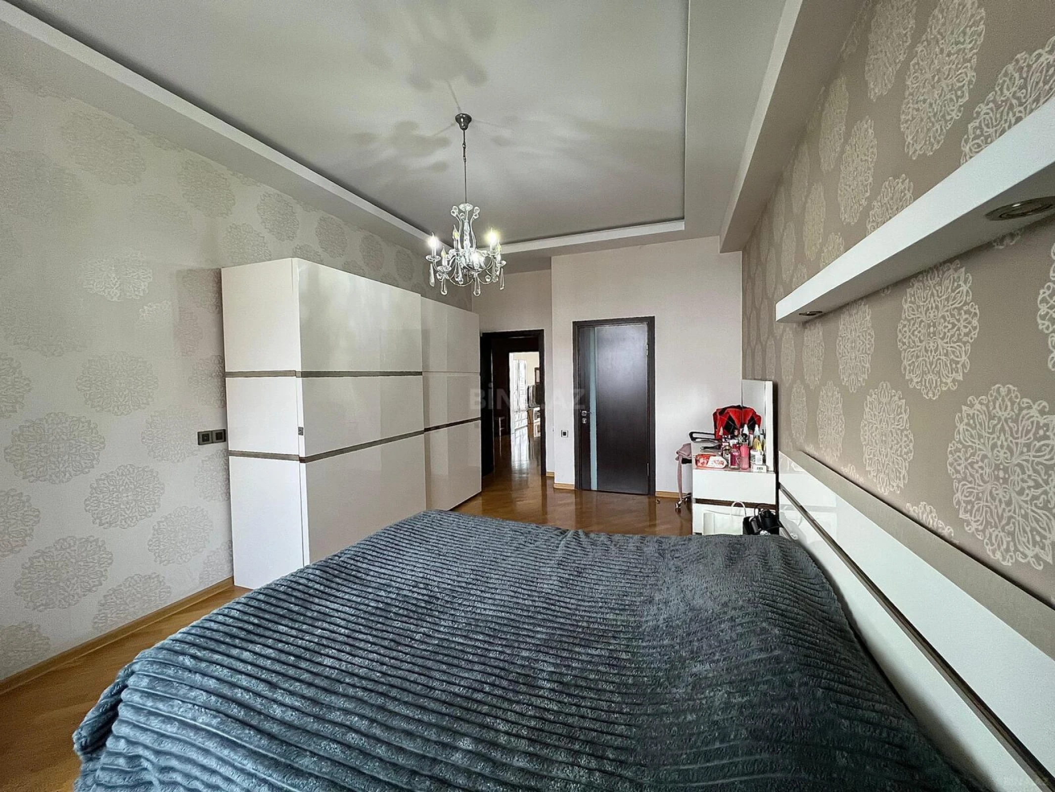 Satılır 3 otaqlı mənzil 140 m²