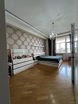 Satılır 3 otaqlı mənzil 140 m²