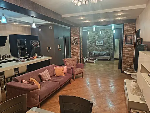 Satılır 3 otaqlı mənzil 140 m² — Bakı, İnşaatçılar 3 otaq 140.00 m²