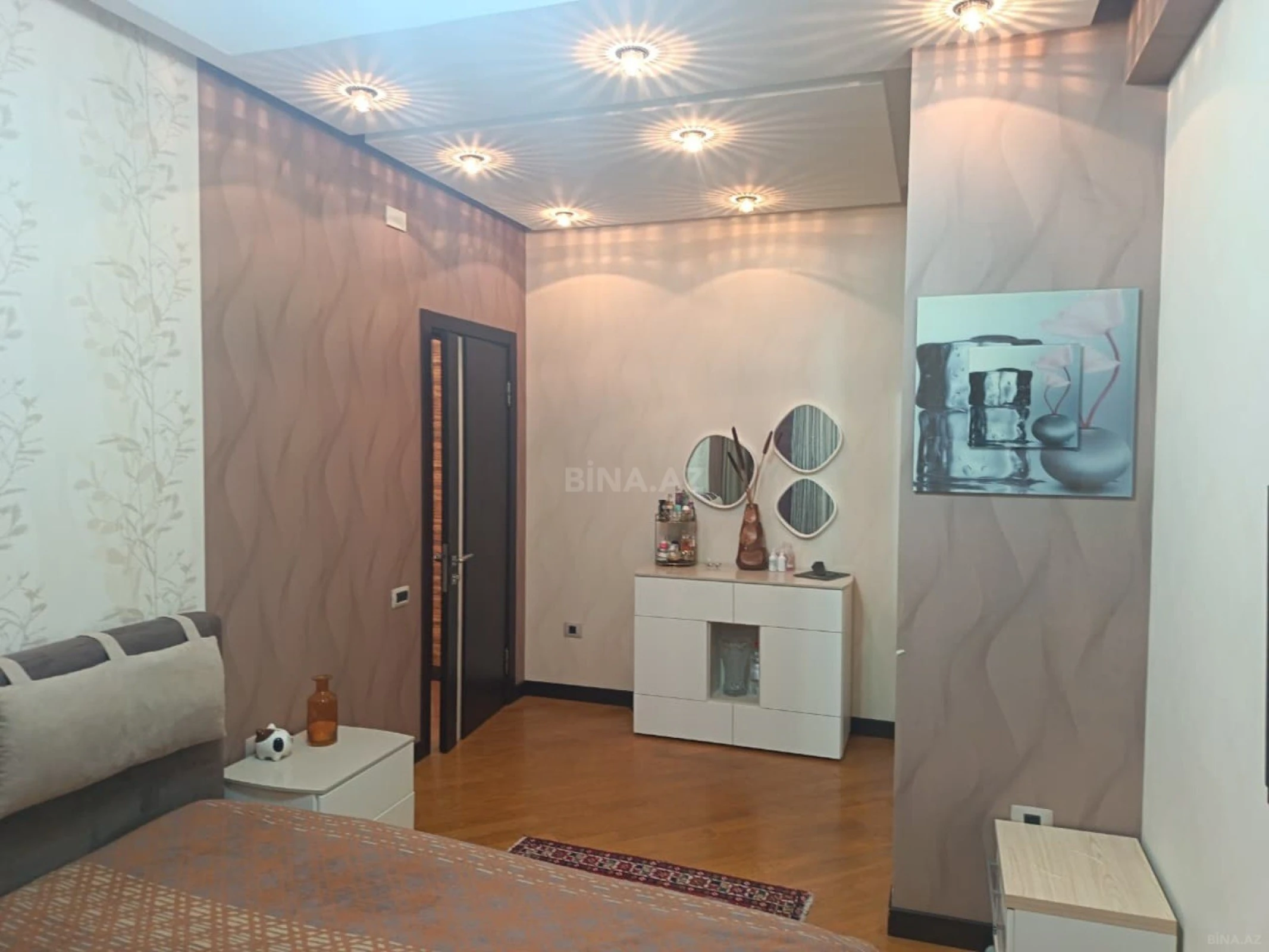 Satılır 3 otaqlı mənzil 140 m²