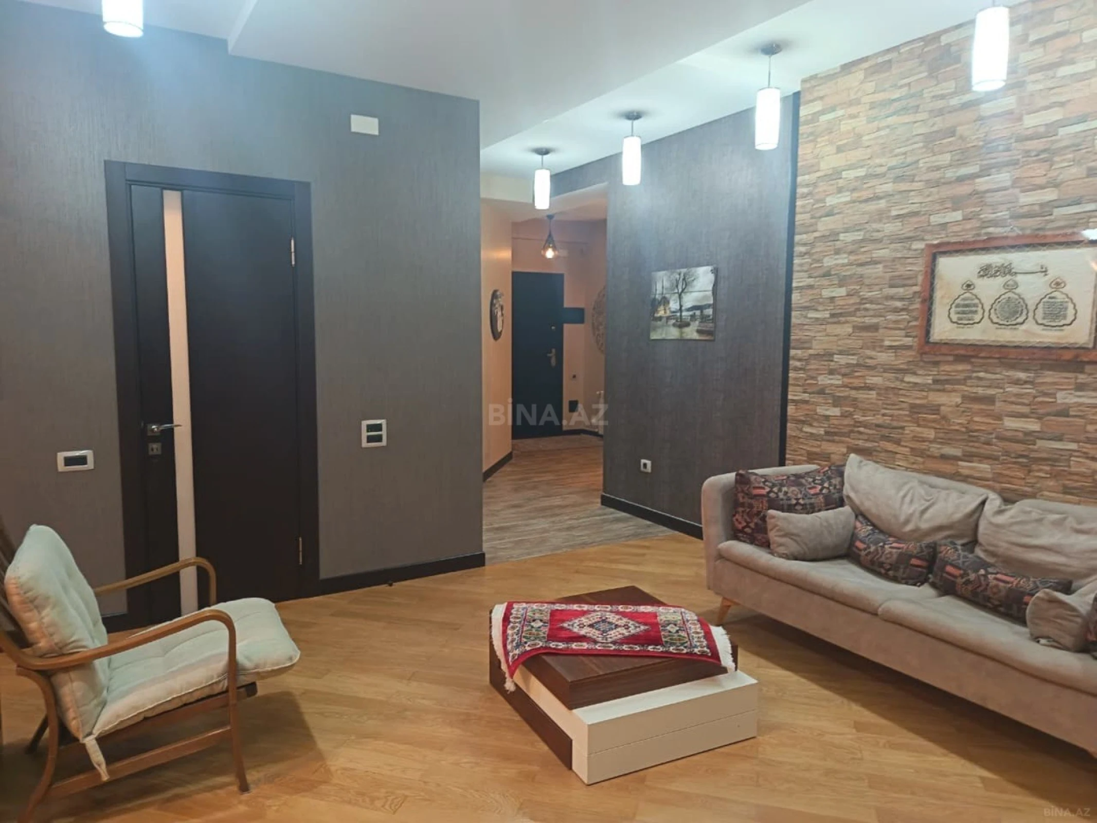 Satılır 3 otaqlı mənzil 140 m²