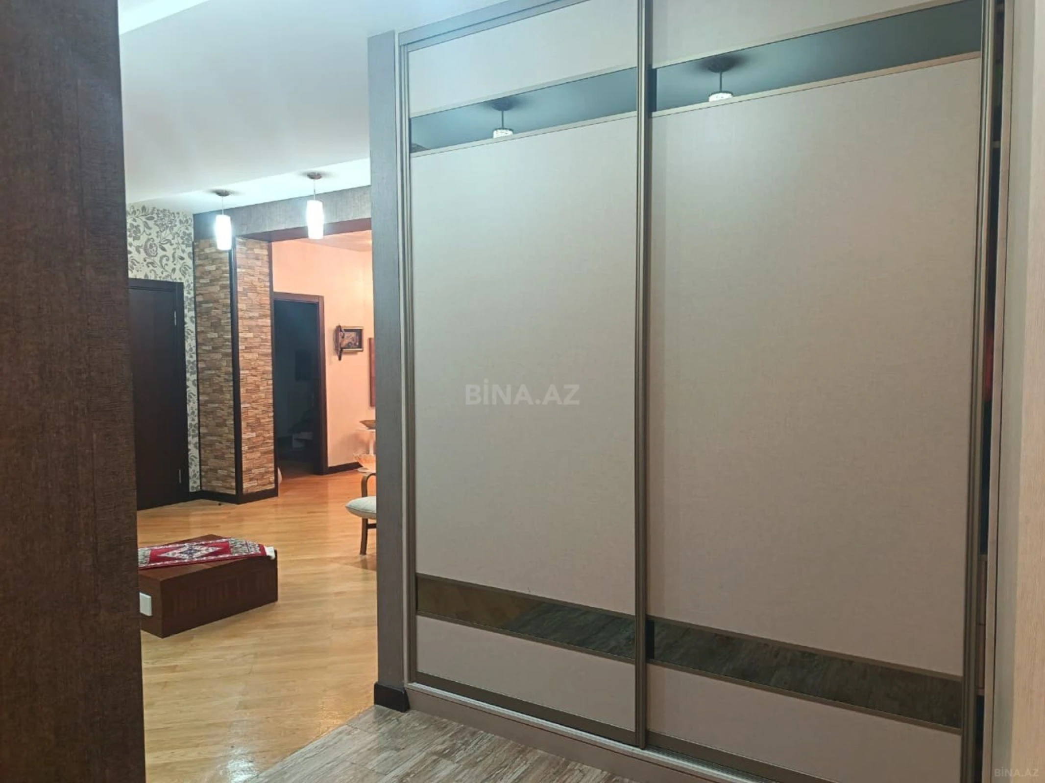 Satılır 3 otaqlı mənzil 140 m²