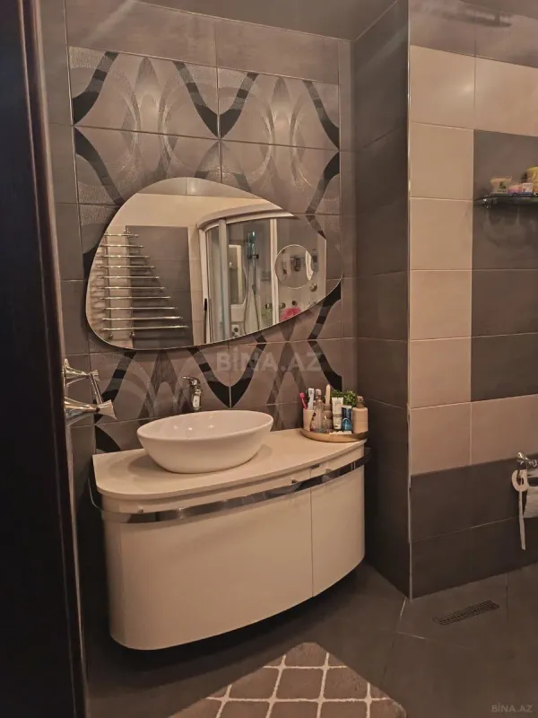 Satılır 3 otaqlı mənzil 140 m²