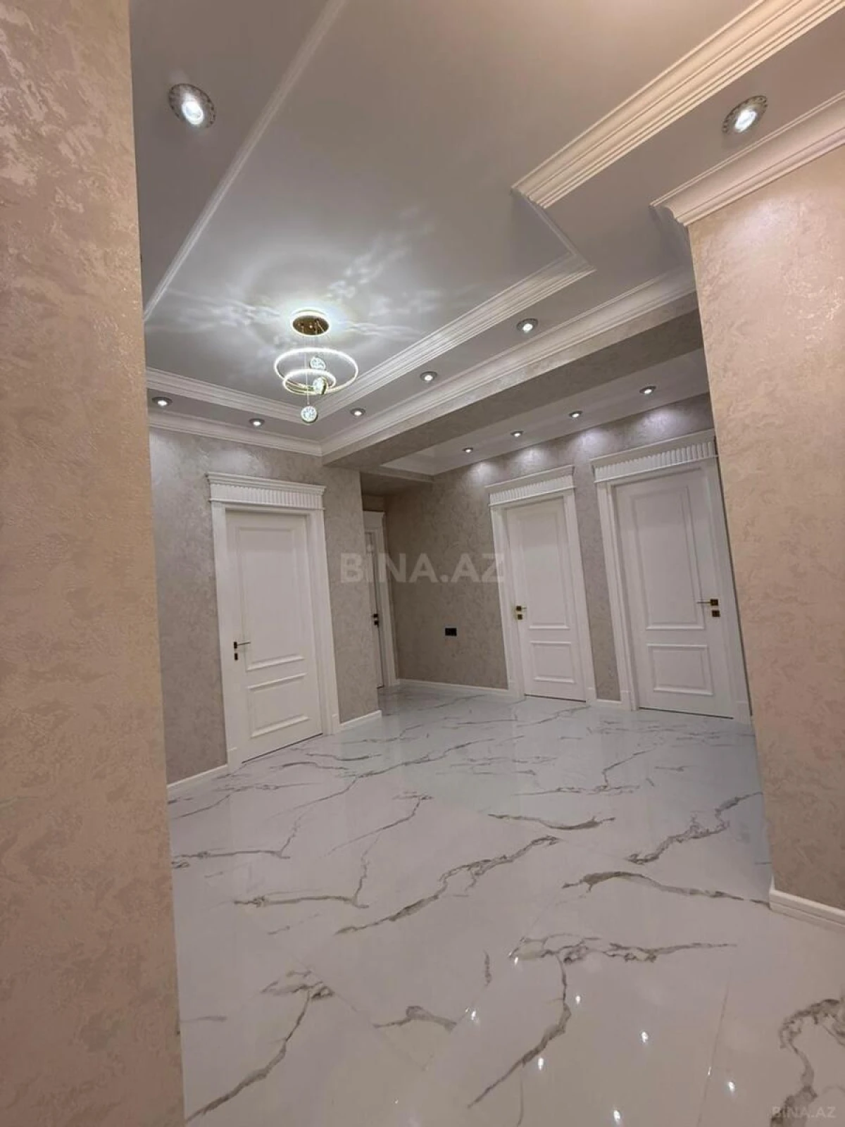 Satılır 3 otaqlı mənzil 142 m²