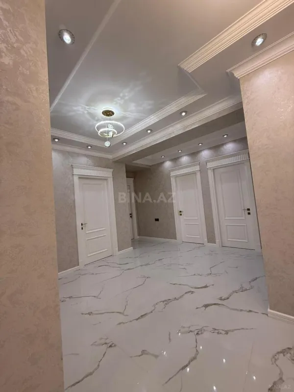 Satılır 3 otaqlı mənzil 142 m²