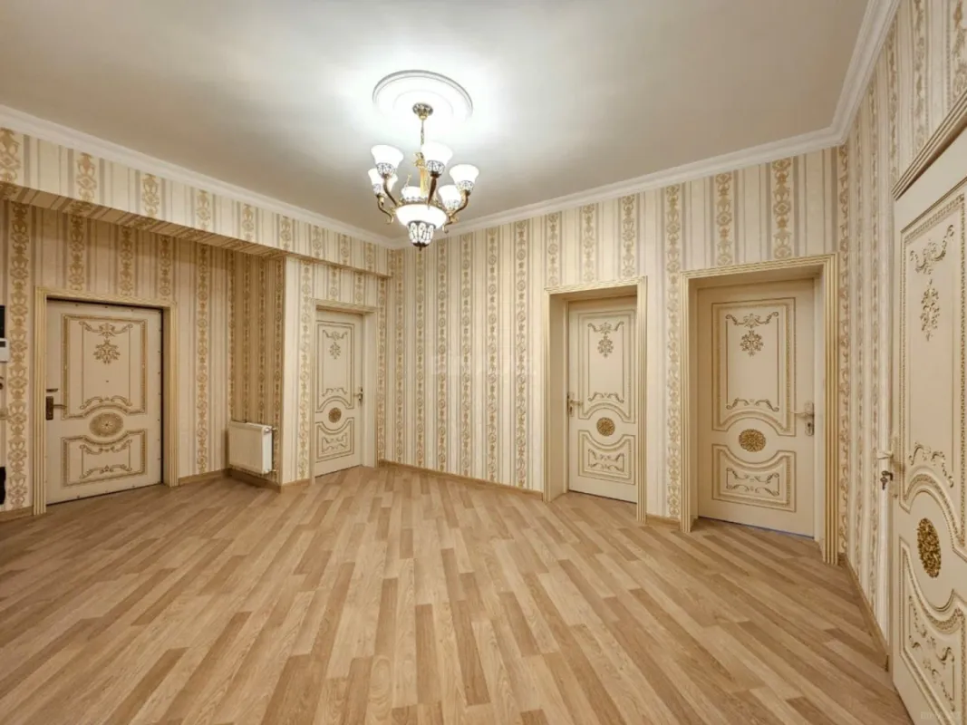 Satılır 3 otaqlı mənzil 146 m²