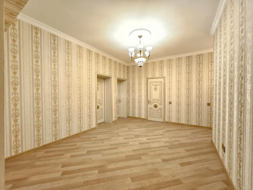 Satılır 3 otaqlı mənzil 146 m²