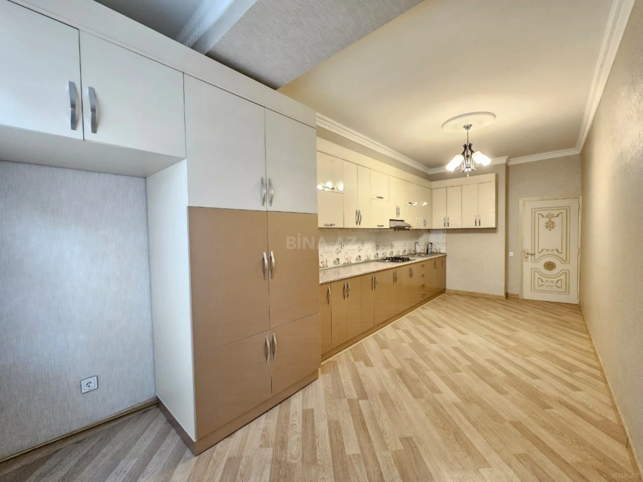 Satılır 3 otaqlı mənzil 146 m²