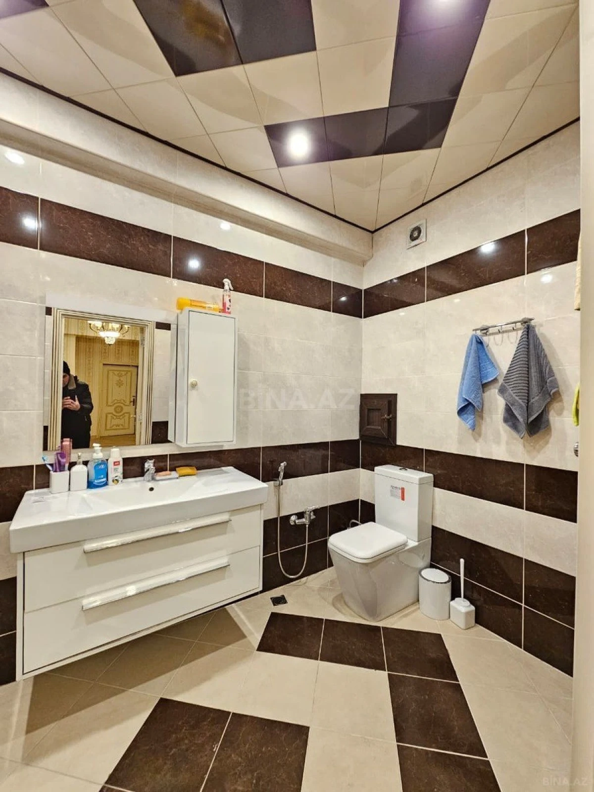 Satılır 3 otaqlı mənzil 146 m²