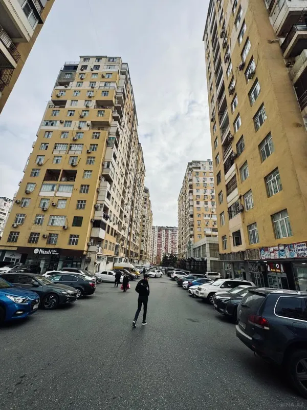 Satılır 4 otaqlı mənzil 160 m²