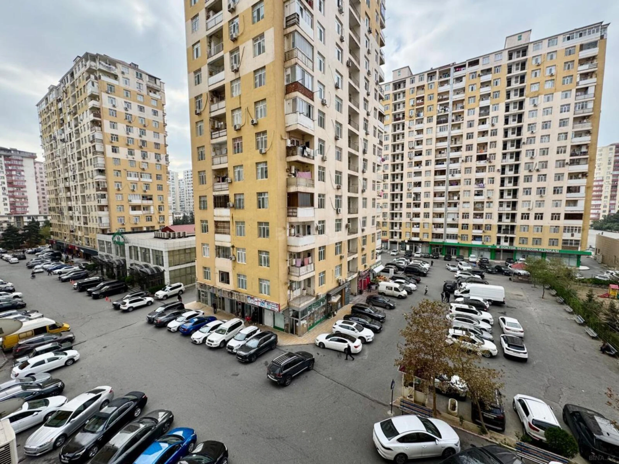 Satılır 4 otaqlı mənzil 160 m²
